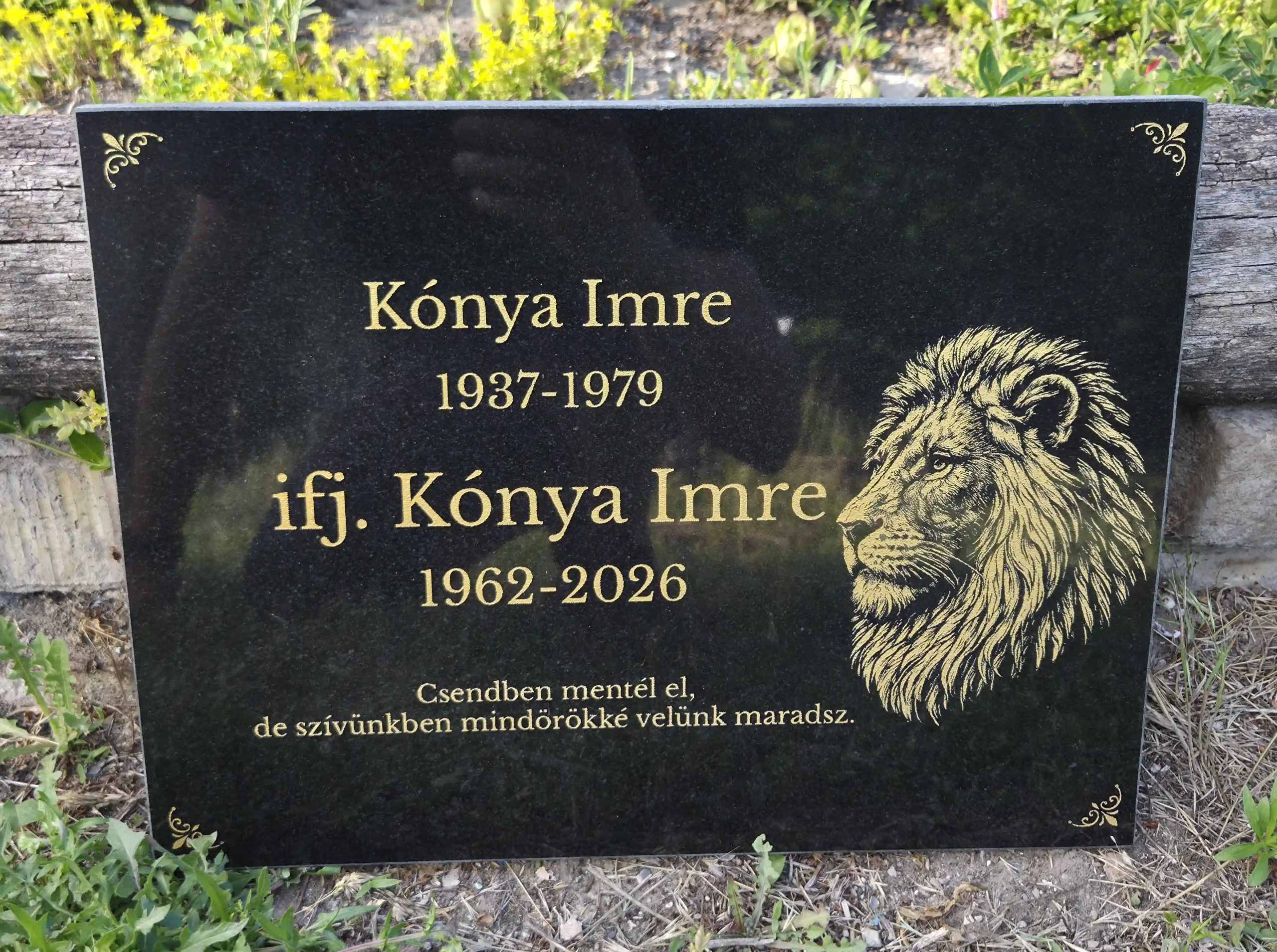 Kész aranyozott oroszlán gránit emléktábla körbevágva és impregnálva